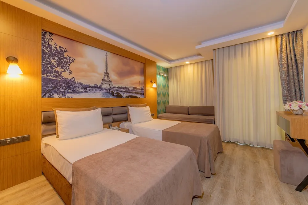 Standard Üç Kişilik Oda, Balkon