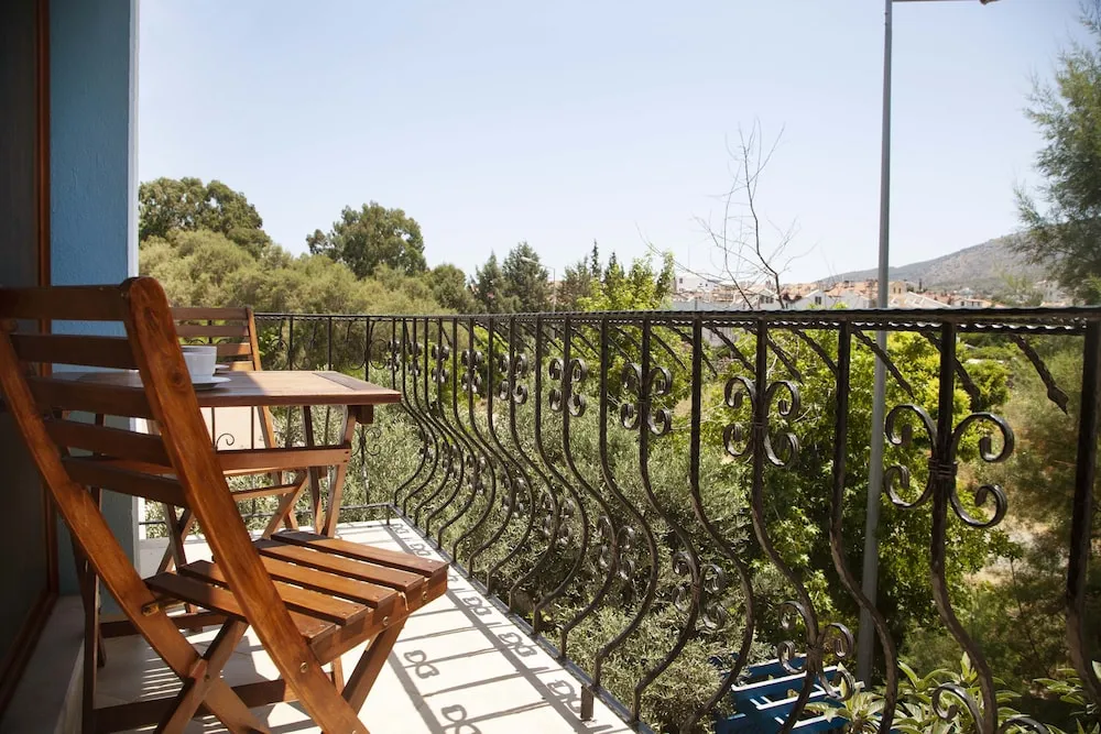 Standard Üç Kişilik Oda, Bahçe Manzaralı