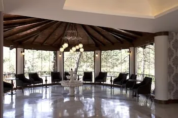 Hotel Pine Valley