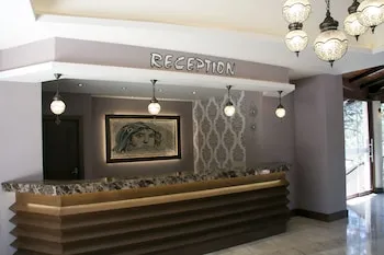 Hotel Pine Valley