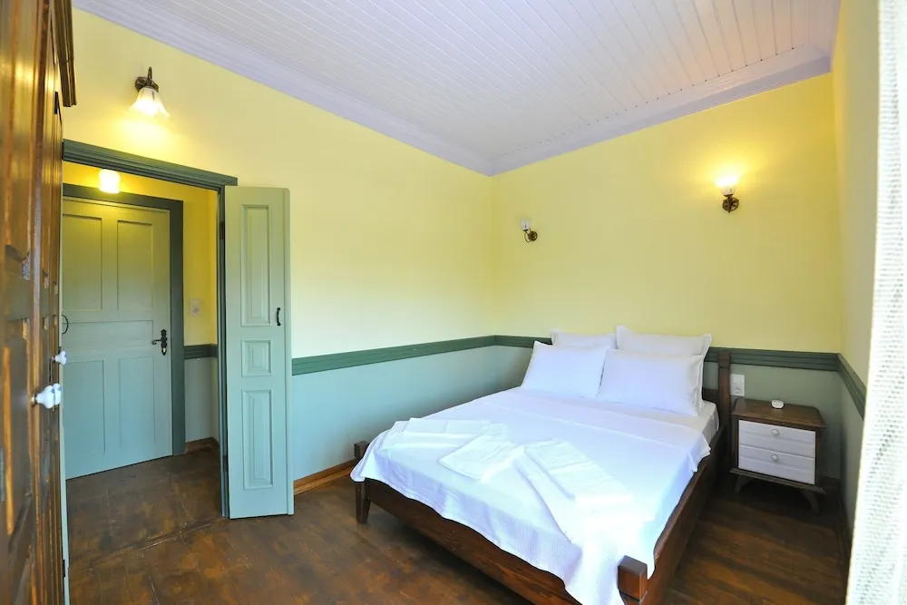 Studio, 1 Double Bed and 1 Single Bed