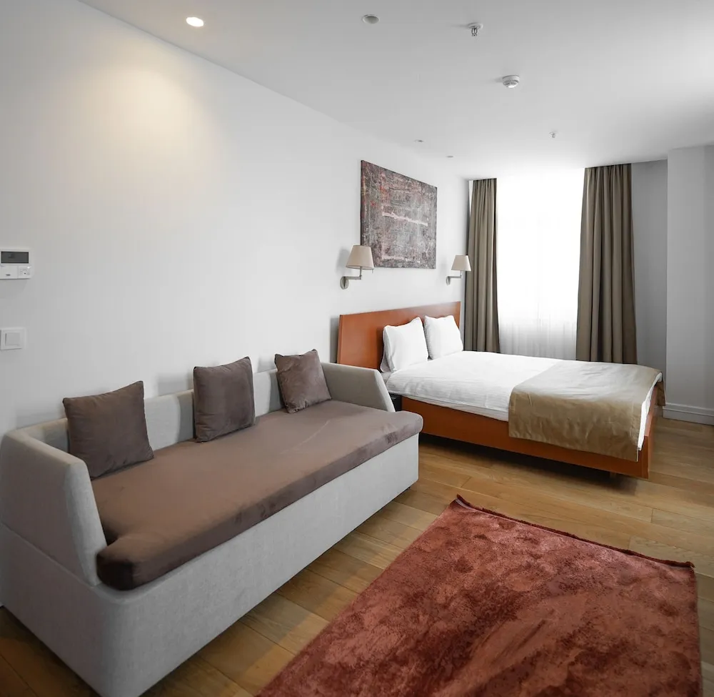 Deluxe Oda, 1 En Büyük (King) Boy Yatak ve Çekyat