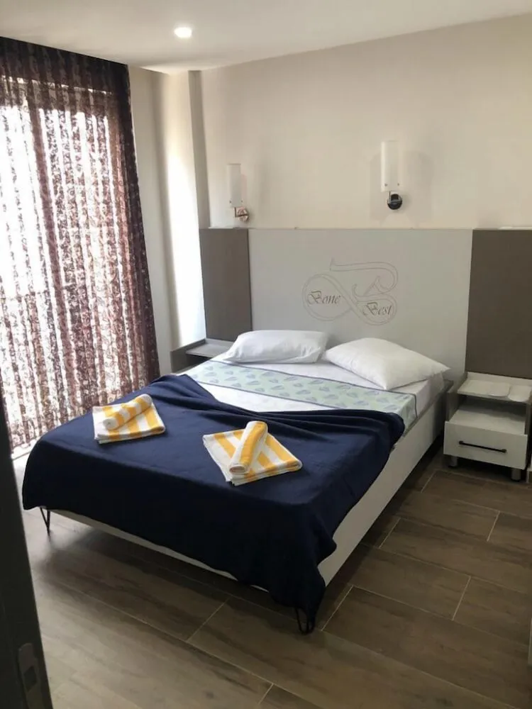 City Tek Büyük Yataklı Oda