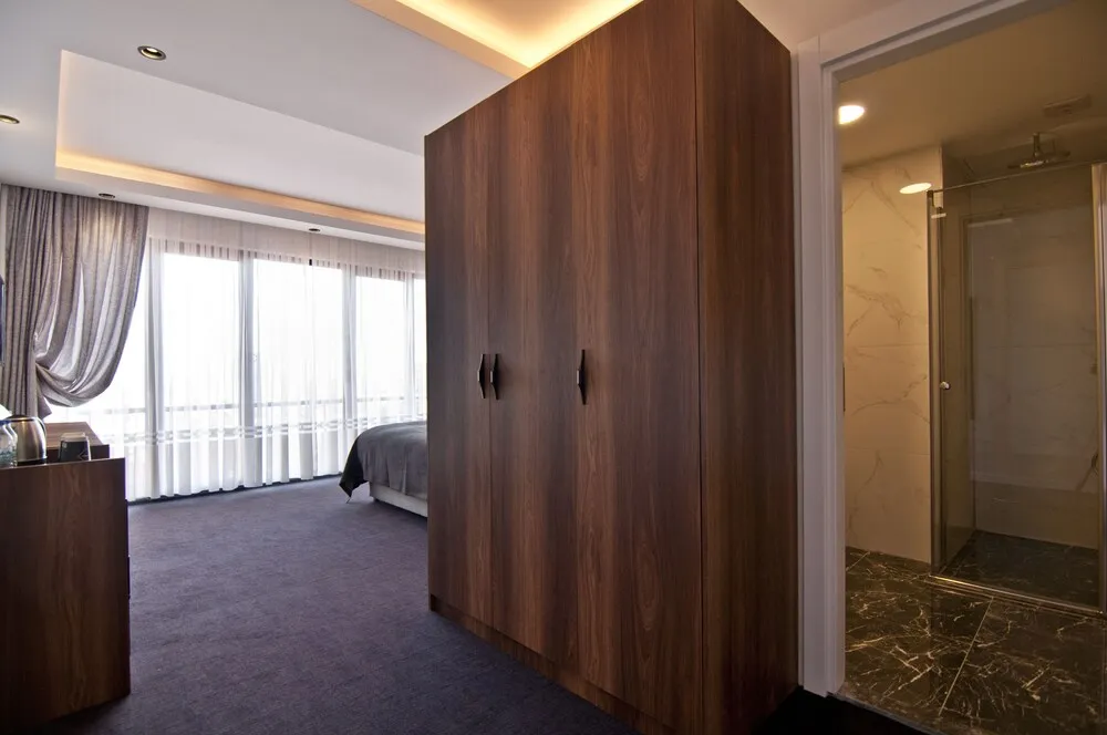 Deluxe Tek Büyük Yataklı Oda, 1 Çift Kişilik Yatak, Sigara İçilmez, Kısmi Deniz Manzaralı