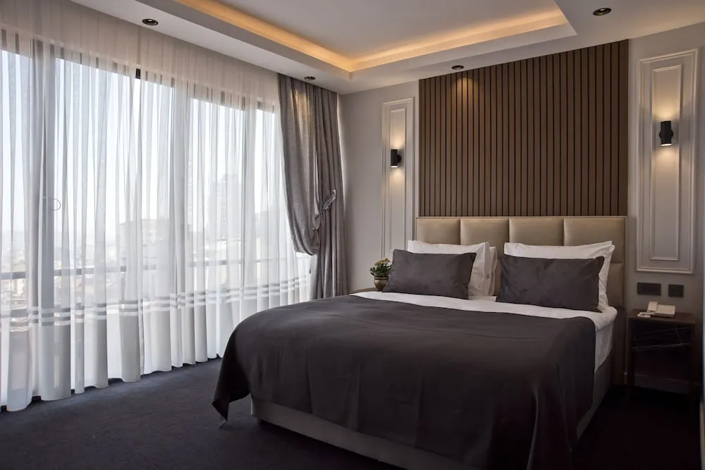 Deluxe Tek Büyük Yataklı Oda, 1 Çift Kişilik Yatak, Sigara İçilmez, Kısmi Deniz Manzaralı