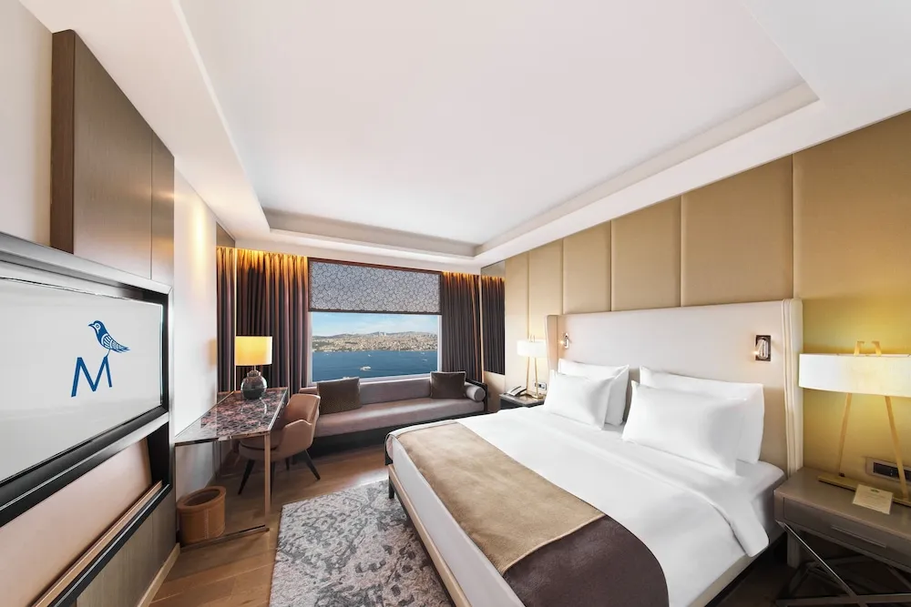 Club Room Bosphorus View, Lounge Access