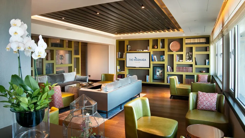 Club Room Bosphorus View, Lounge Access
