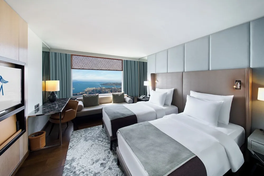Club Room Bosphorus View, Lounge Access