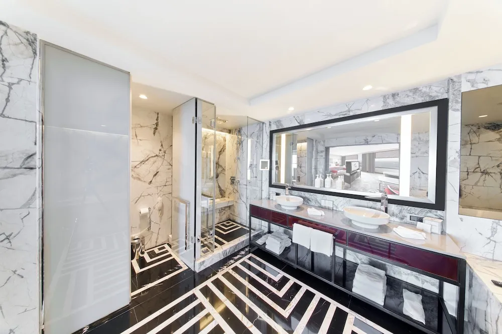 Flying Carpet Suite, Lounge Access