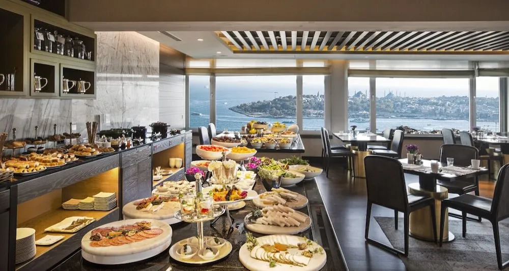 Club Room, City View, Lounge Access