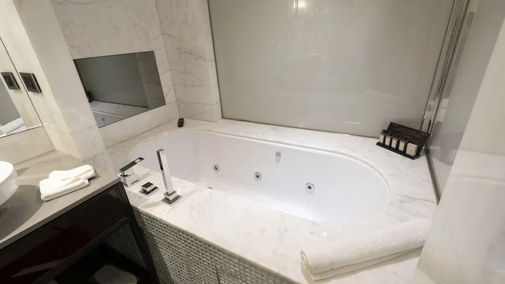 Bosphorus Suite, Lounge Access