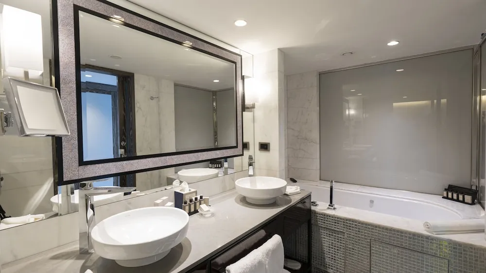 Bosphorus Suite, Lounge Access