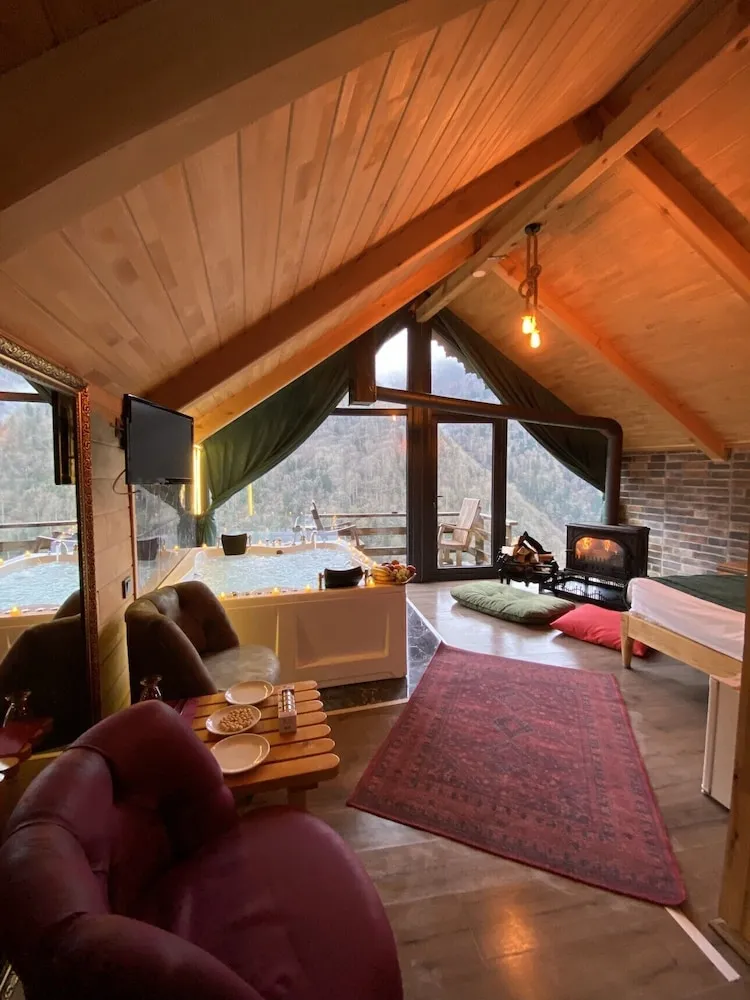 Honeymoon Stüdyo, Dağ Manzaralı