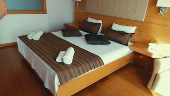 Roxx Suite Deluxe & Spa Hotel