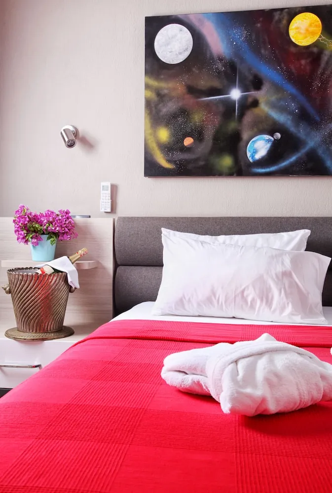 Deluxe Tek Büyük Yataklı Oda