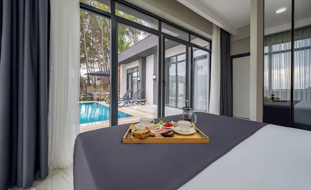 Executive Pool Suite