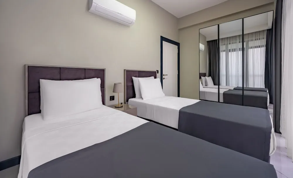 Executive Pool Suite