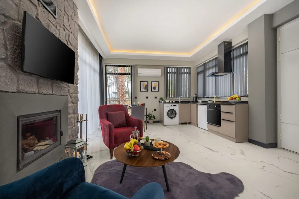Executive Pool Suite