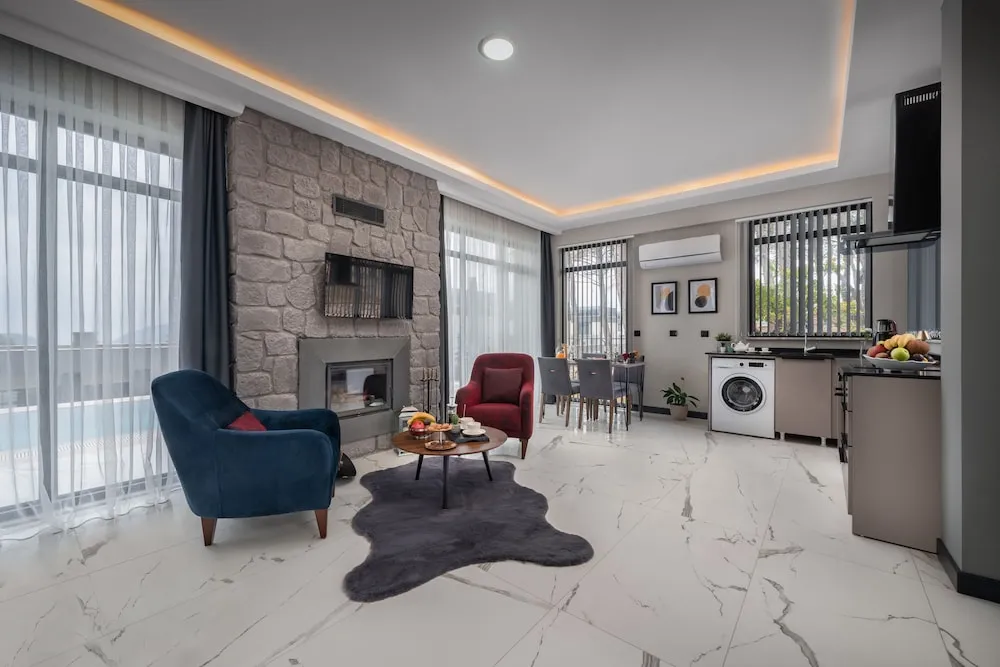 Executive Pool Suite