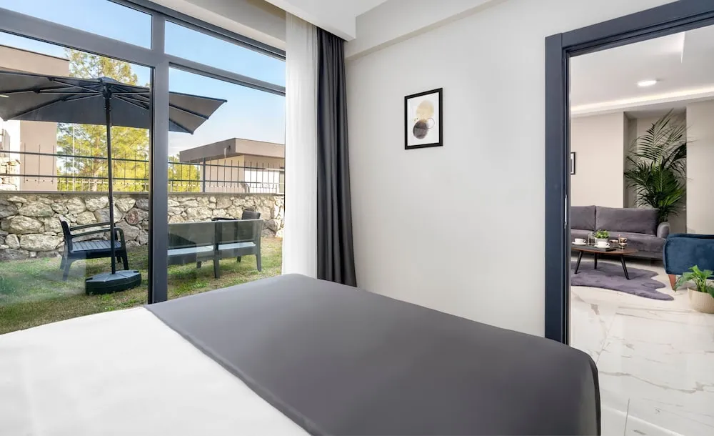 Suite Room with Garden