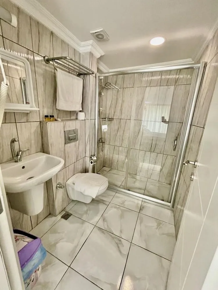 Standard Tek Büyük Yataklı Oda