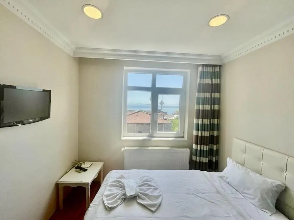 Standard Tek Büyük Yataklı Oda