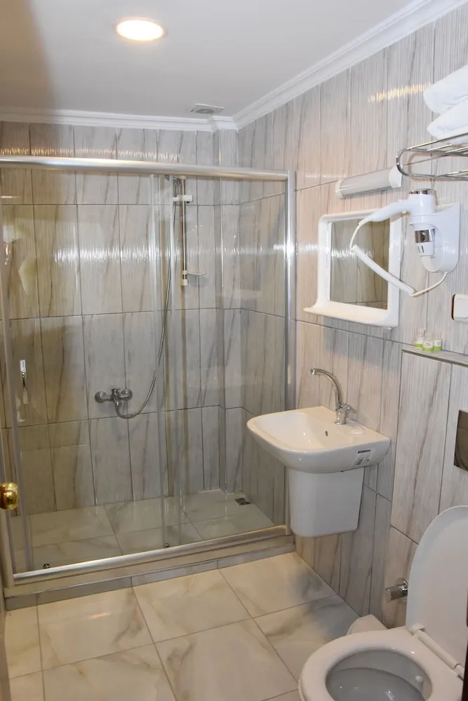 Standard Tek Büyük Yataklı Oda