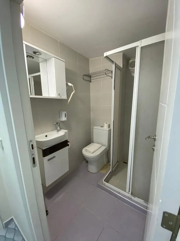 Standard Tek Büyük Yataklı Oda