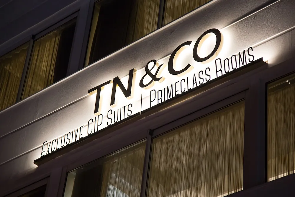 TN & CO Hotel