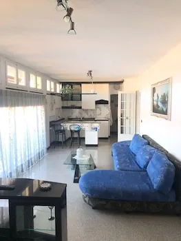 SESTRI MARE 5 AR122 (3 guests)
