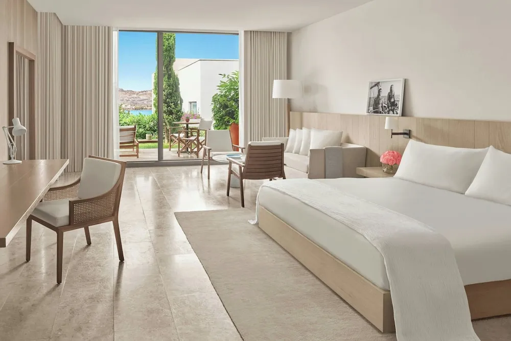 Çatı Katı (Loft), 1 En Büyük (King) Boy Yatak ve Çekyat, Sigara İçilmez, Bahçe Manzaralı
