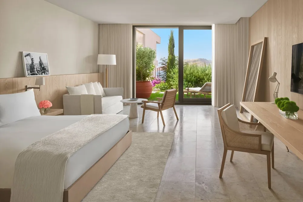Çatı Katı (Loft), 1 En Büyük (King) Boy Yatak ve Çekyat, Sigara İçilmez, Bahçe Manzaralı