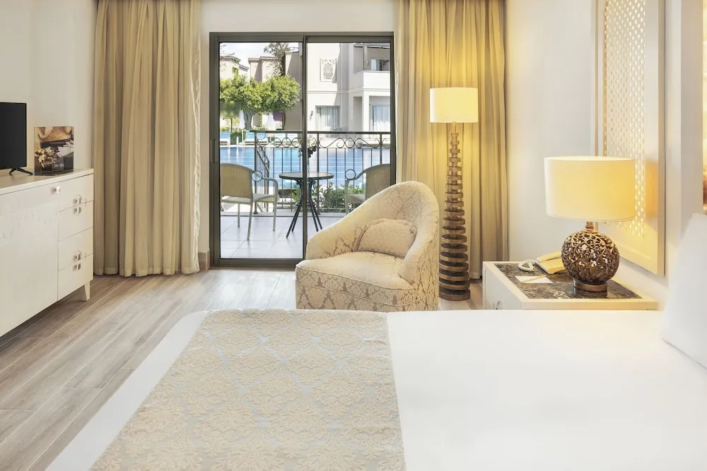 Swim-up Suite