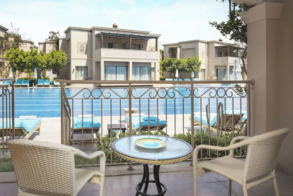 Swim-up Suite
