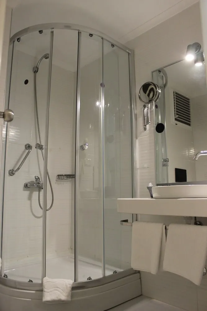 Triple Room Partial sea view