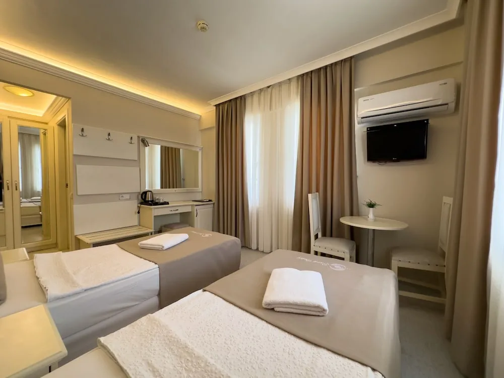 Triple Room Partial sea view