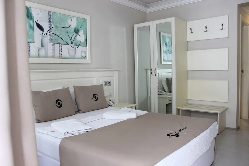 Triple Room Partial sea view