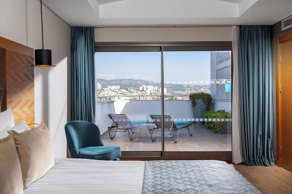 Corner Suite Side Sea View