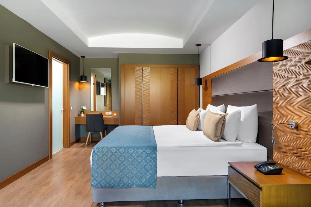 Corner Suite Side Sea View