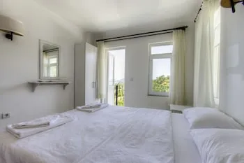 Hideaway Hotel