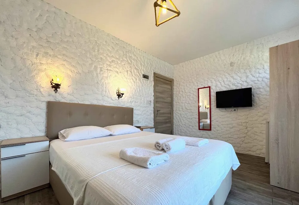 French Balcony (Double Bed)