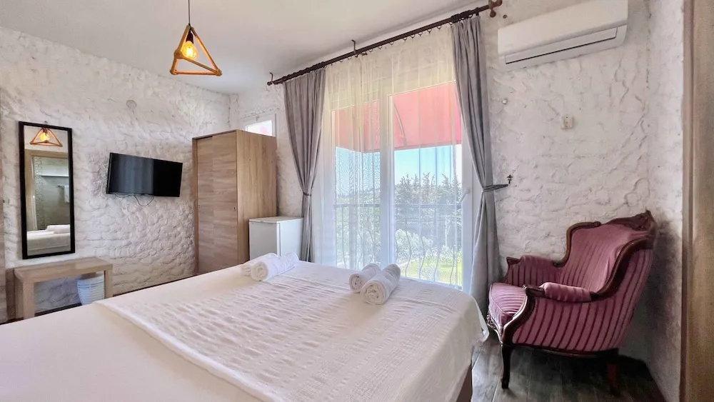 French Balcony (Double Bed)