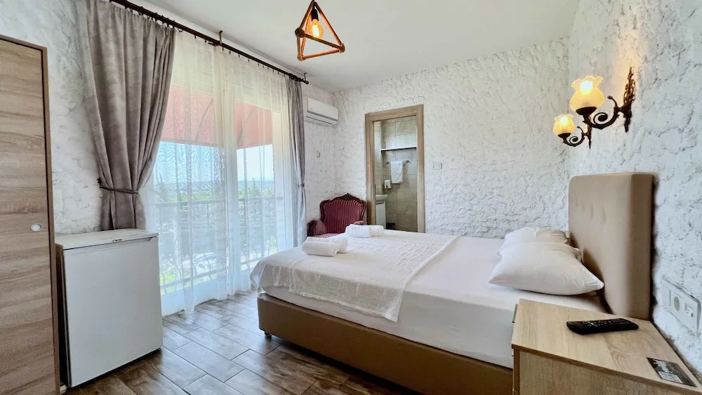 French Balcony (Double Bed)