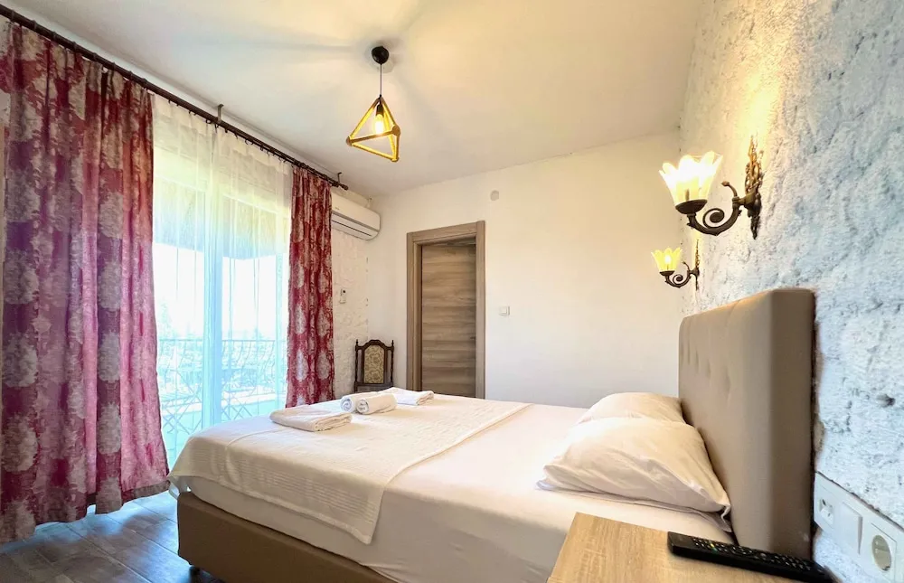 French Balcony (Double Bed)