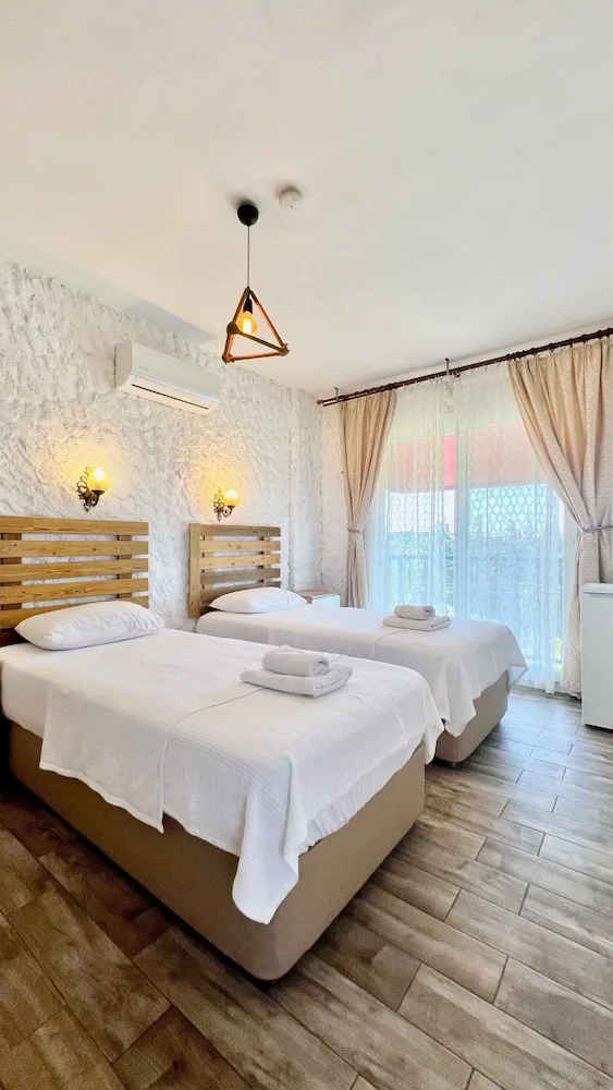 French Balcony (Twin Bed)