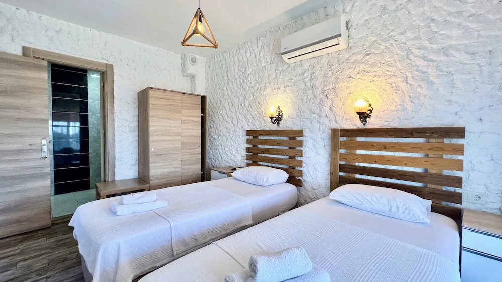 French Balcony (Twin Bed)
