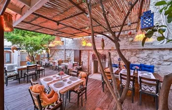 Livan Hotel Deluxe