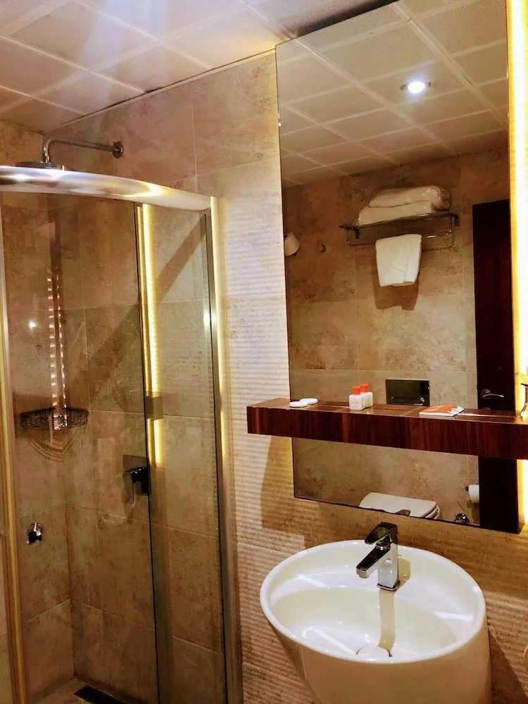 Standard Tek Büyük veya İki Ayrı Yataklı Oda, Sigara İçilmez