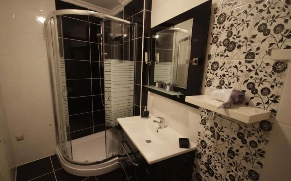 Standard Apart Daire, 3 Yatak Odası, Avlu Manzaralı