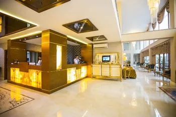 Real King Suit Otel